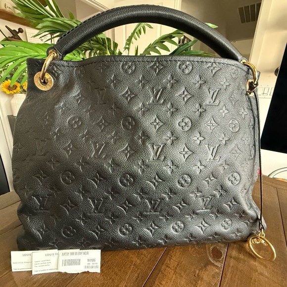 Louis Vuitton Handbags - BNWT Authentic LV Empreinte Artsy MM - Black